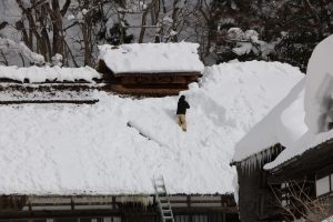 屋根の雪下ろし